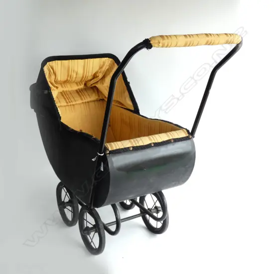 LATE VICTORIAN DOLLS PRAM 880 X 330 X 800mm